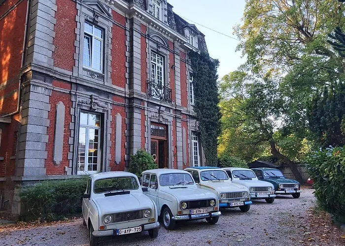 Château Lambert Hotel-Resto-Parking-Shuttle, a 1 ha green Oasis at 8 min from CRL Airport without any noise
